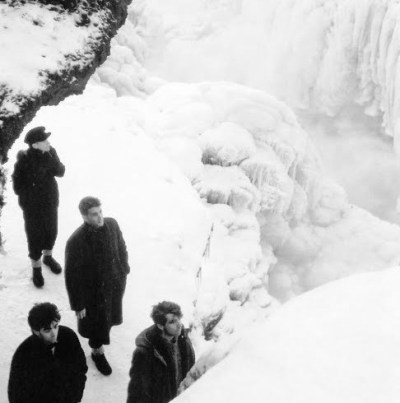 Echo & The Bunnymen – Never Stop (Discotheque), still from the video as the record label